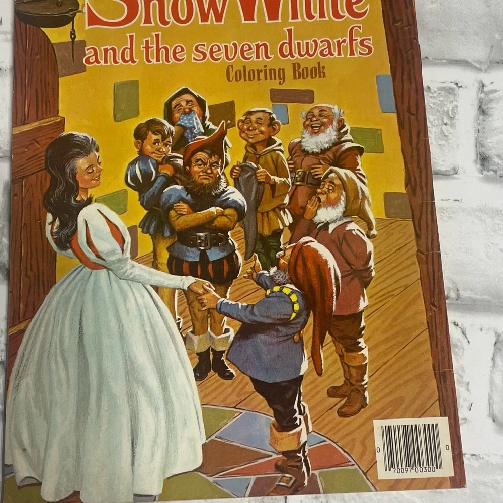 Vintage Snow White and the Seven Dwarfs Coloring Book 1975 Waldman Publishing.